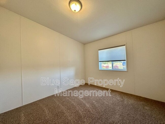 Building Photo - 50 Buds Way