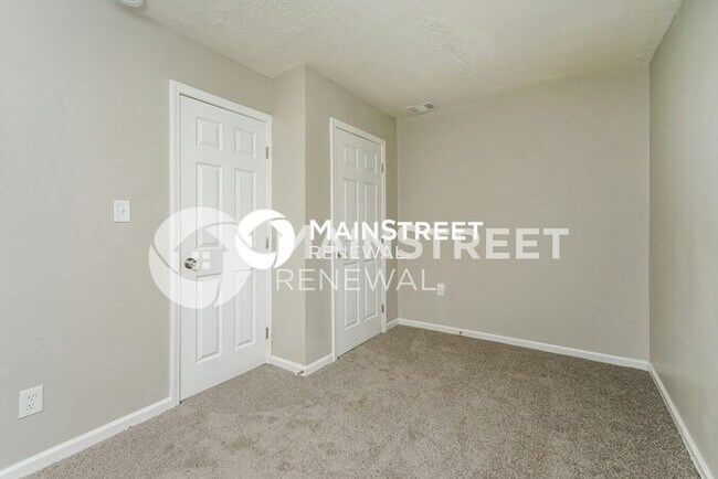 Building Photo - 3 Bedroom Pet-Friendly Home in Louisville, KY with Main Street Renewal