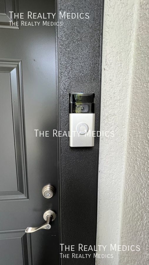 Building Photo - 850 Peyton Ave