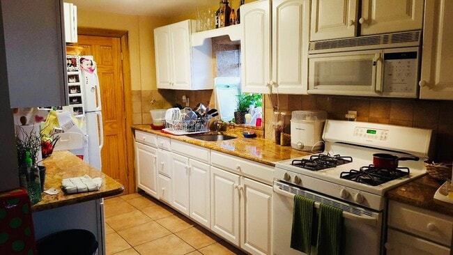 Building Photo - 48 2nd St