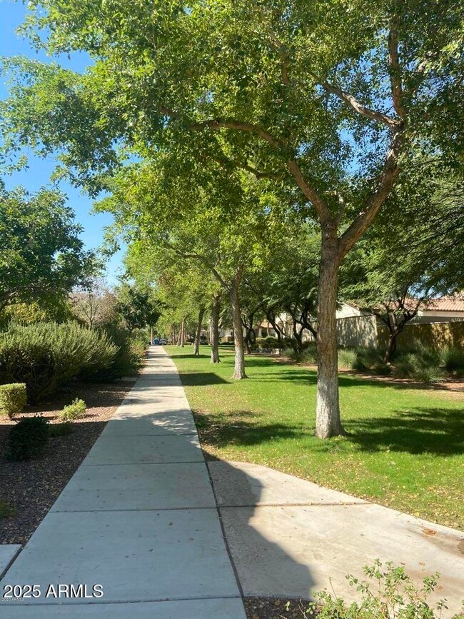 Building Photo - 20827 W Eastview Way