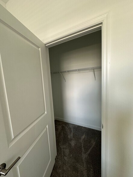 Closet Master bedroom - 4137 Redbridge Loop