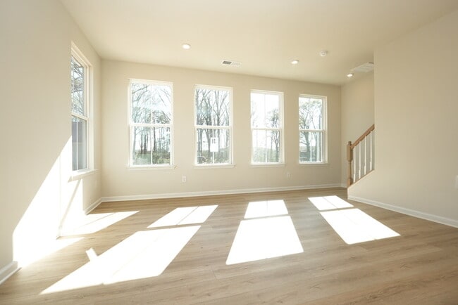 Building Photo - Impeccably Maintained 4BR Home in Arbor St...