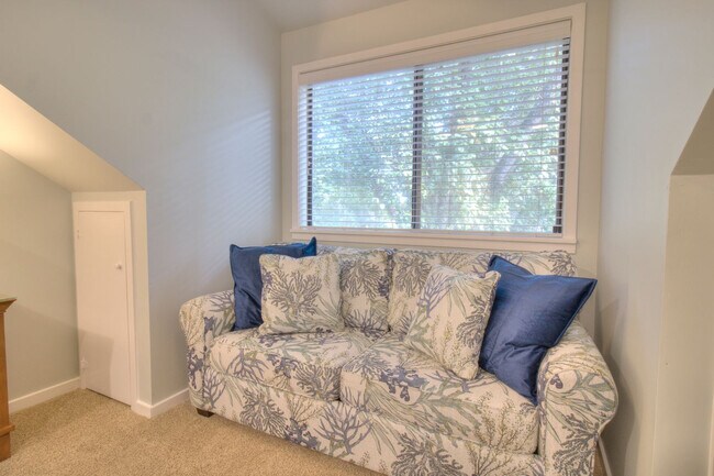 Building Photo - 301 Myrtlewood Ct