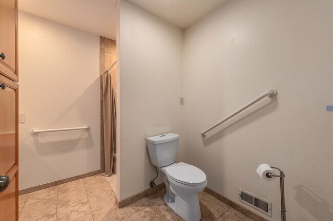 Building Photo - 3 Bedroom 2.5 Bathroom SFH in Los Altos!