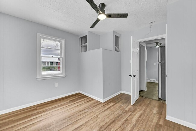 Building Photo - 1728 Hillview Rd