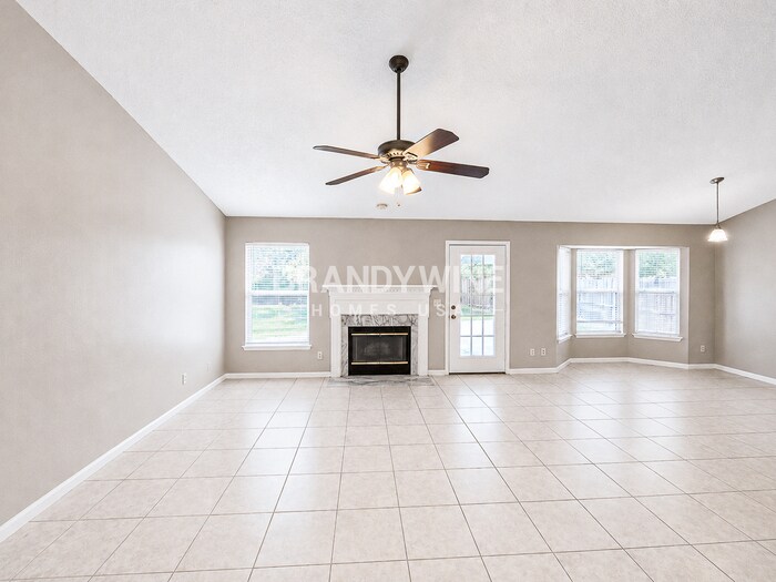 Building Photo - 7768 Rockridge Dr W