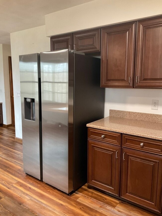 Building Photo - 33 Estates View Dr