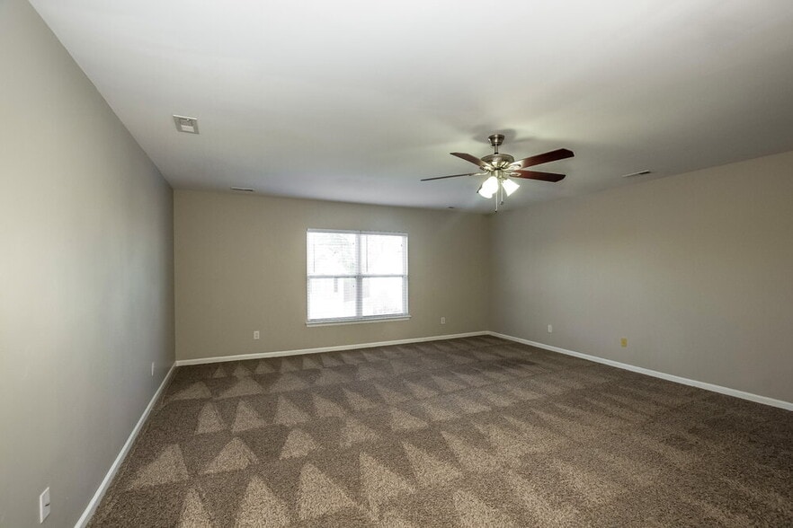 Building Photo - 1733 Larne Cir