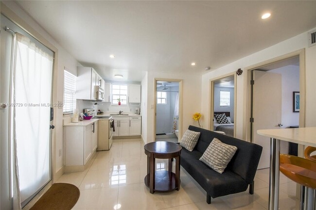 Primary Photo - 227 NW 34th St