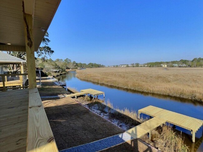 Building Photo - Fully Furnished 2 BD/2 BA Retreat on the Bayou