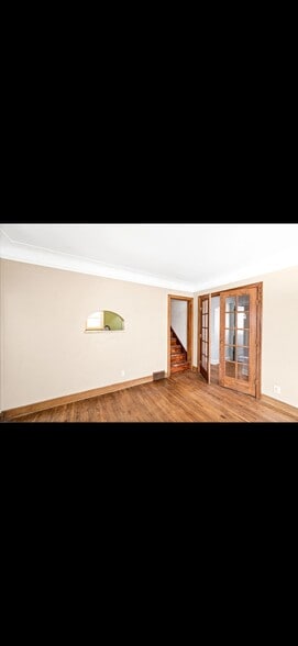 Building Photo - 445 E Oxford St