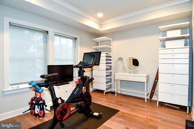 Building Photo - 1540 Levis St NE