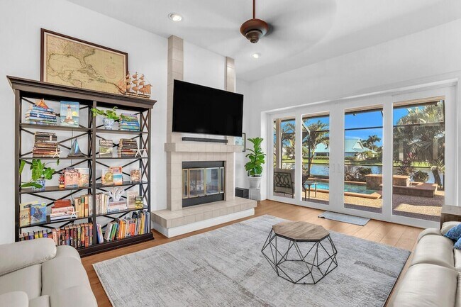 Building Photo - 8951 SE Marina Bay Dr