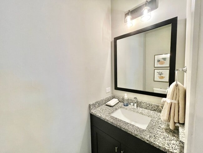 Building Photo - 311 E Evergreen St