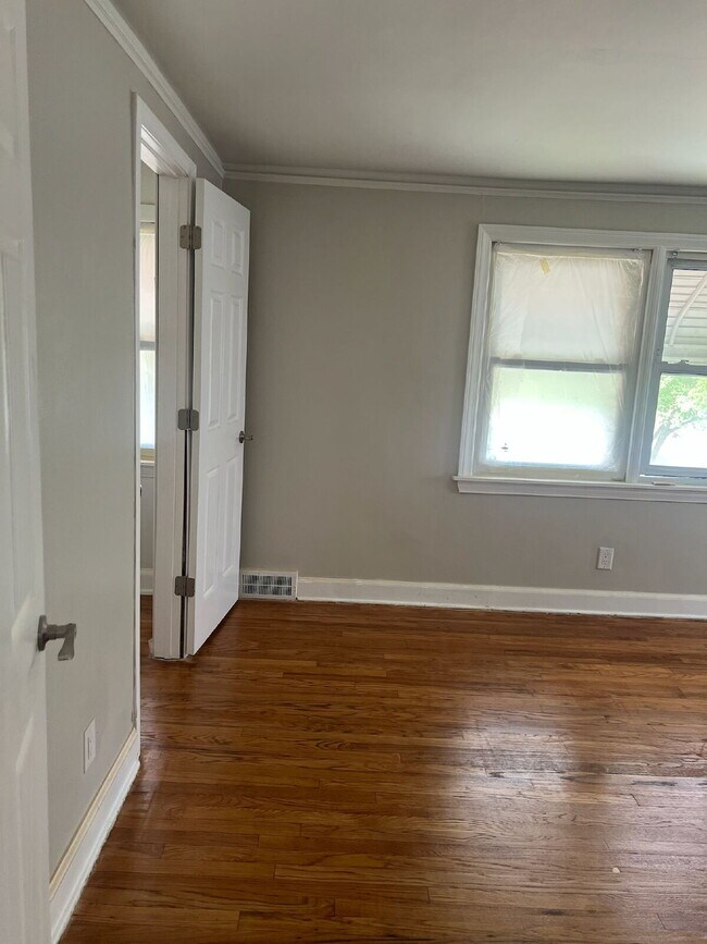 Building Photo - 3-Bedroom Gem on Indiana St with Spacious ...