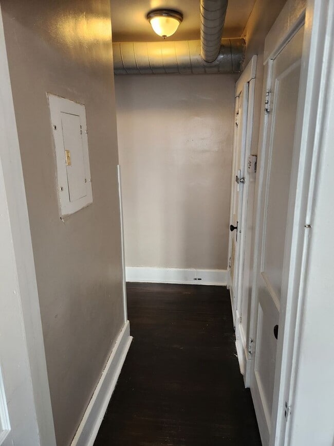 Building Photo - Large 2 -3 Bedroom Apartment in Heart of Beaver Falls! Central Air! NO APPLICATION FEE!!