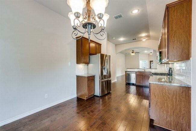 Building Photo - 3805 Weatherstone Dr