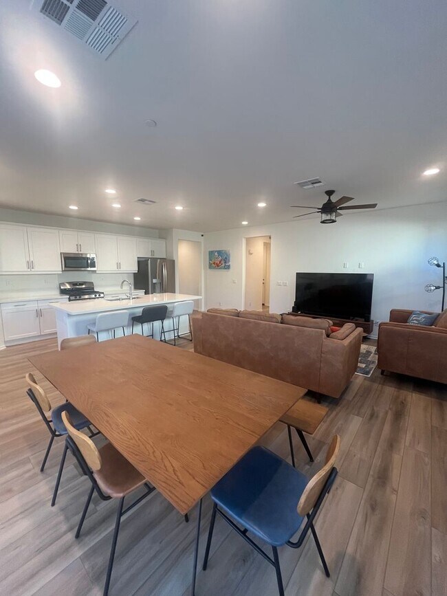 Building Photo - Beautiful Single-Family Home in Terramor