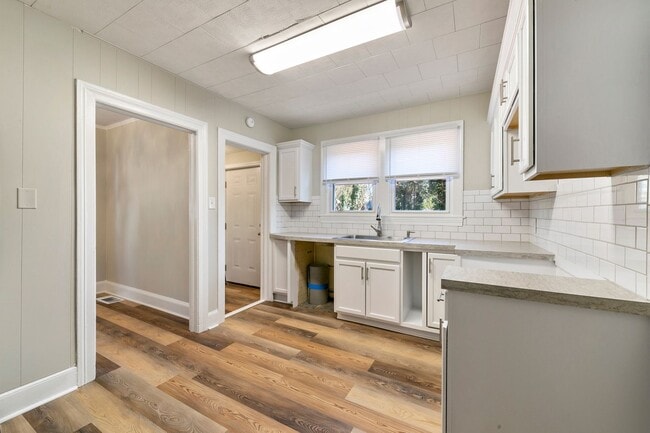 Building Photo - 1015 Martin St