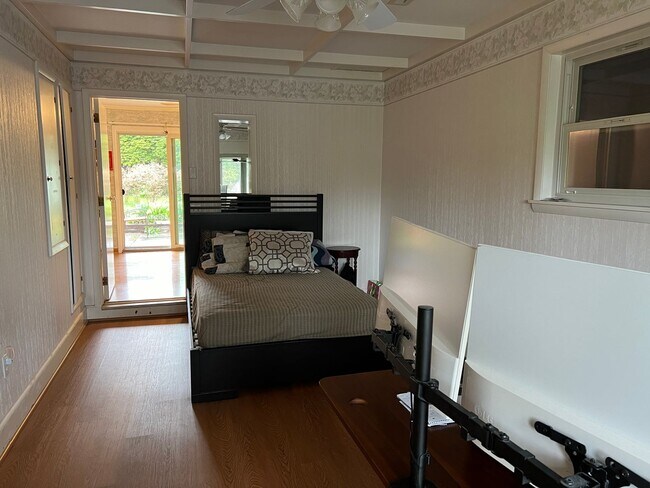 Building Photo - Spacious Home in McBryde Village next to V...
