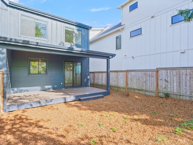 Building Photo - 3bed/2.5 Bath Duplex Unit New Construction...