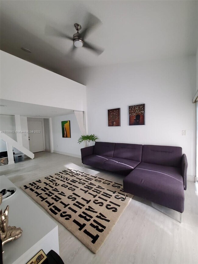 Building Photo - 9443 Fontainebleau Blvd