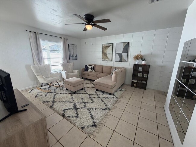 Building Photo - 15219 Westminister Ave