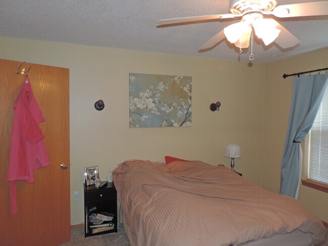 Building Photo - 20 Cherry Ct