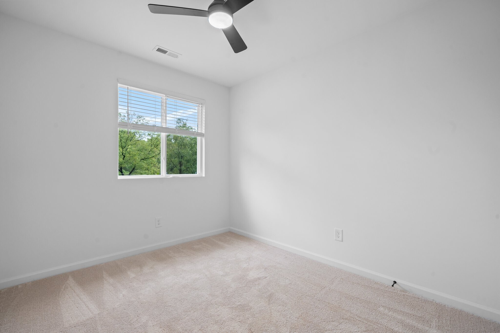 Building Photo - 207 9th Ave SE