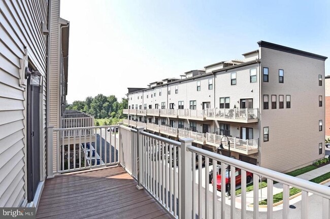 Building Photo - 44858 Tiverton Sq