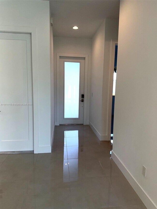 Building Photo - 1438 SW 23rd St