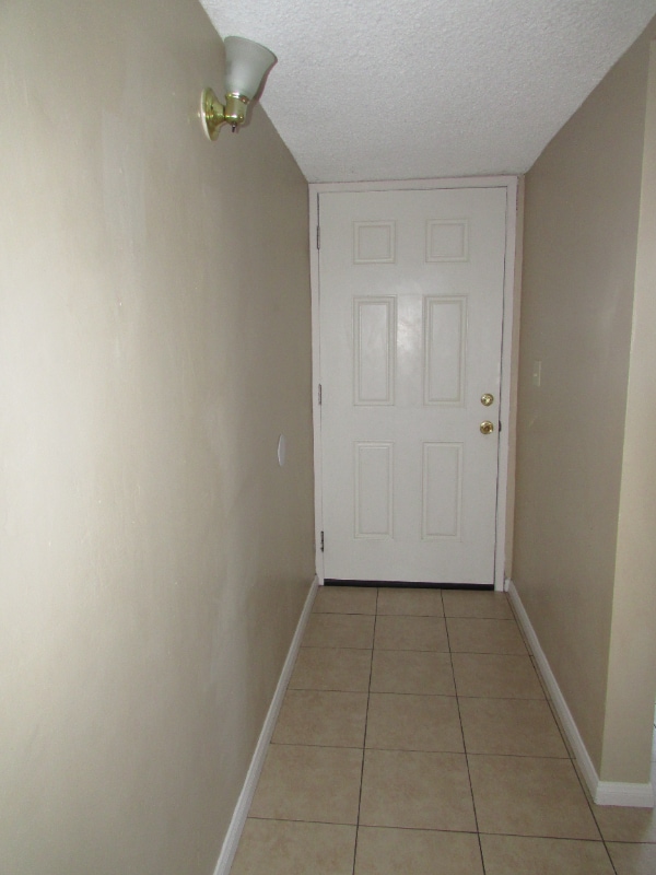 Building Photo - 2520 Bernice Dr