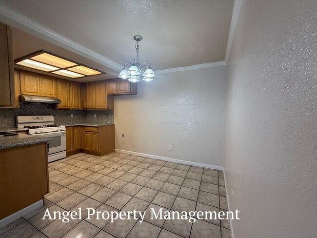 Building Photo - 6557 37th Ave