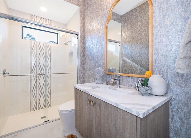 Building Photo - 15210 Pendio Dr