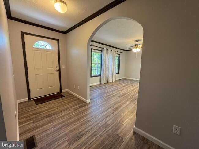 Building Photo - 57 Woodside Dr