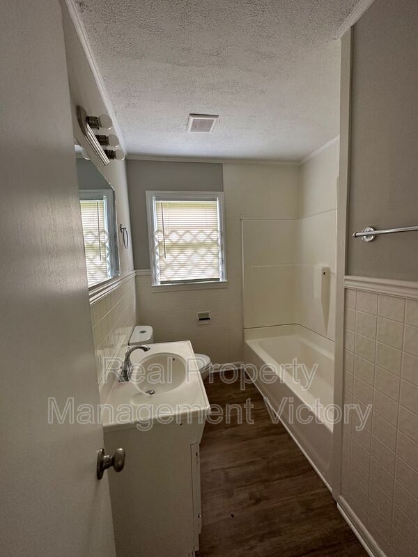 Building Photo - 2601 2nd St NW