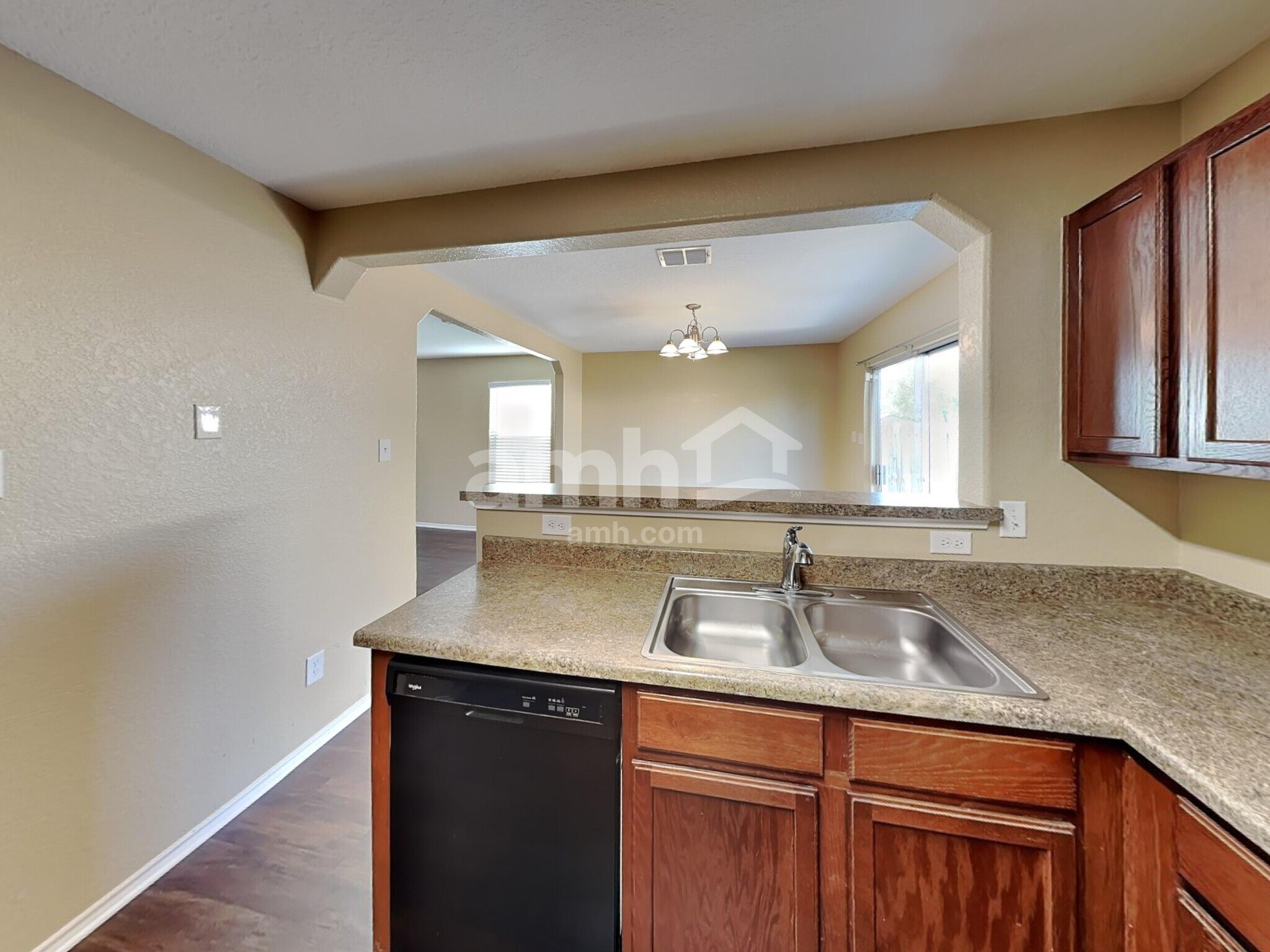 Building Photo - 9247 Pacific Maple