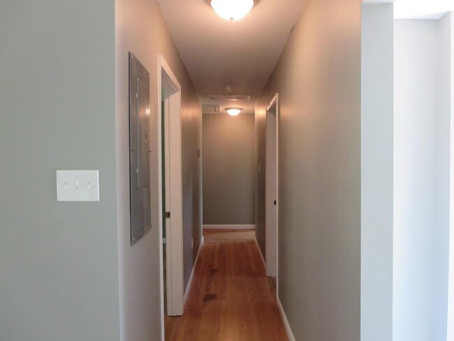 Building Photo - 324 2nd St