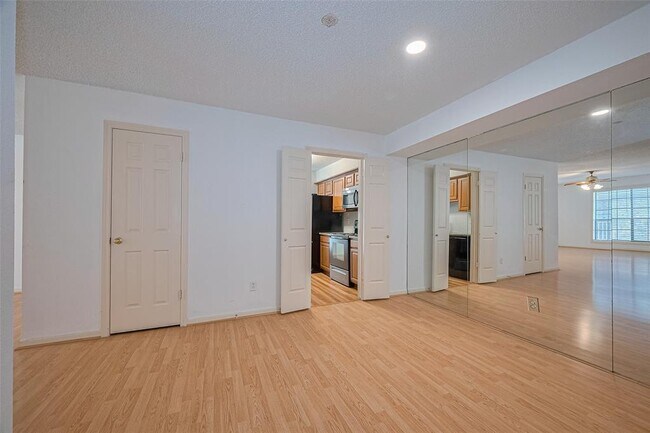 Building Photo - 1311 Antoine Dr