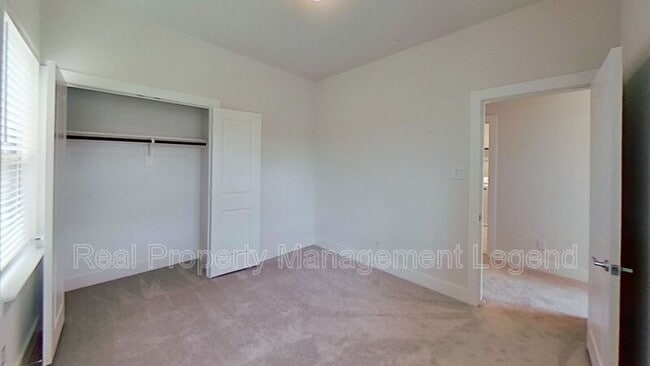 Building Photo - 1056 Maverick Dr