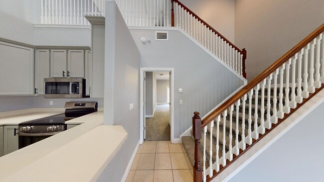 Building Photo - Beautiful 2 Bed 2.5 Bath Townhouse in Magn...