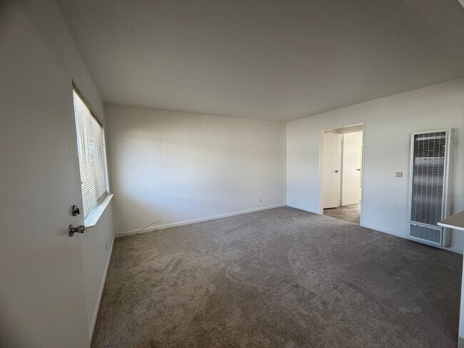 Interior Photo - LSHALJ710