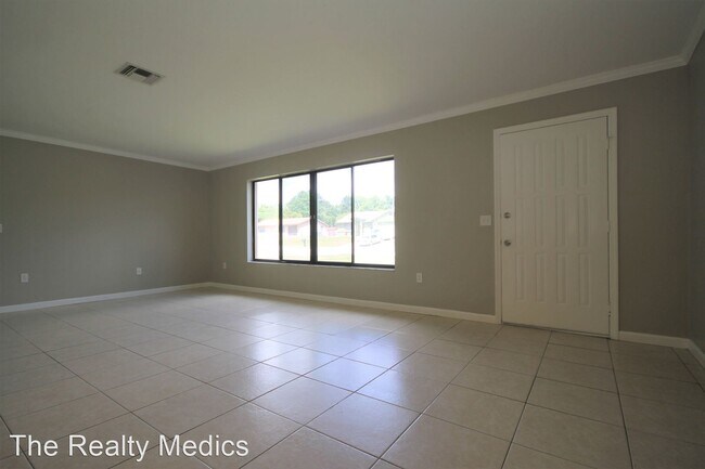 Building Photo - 3 br, 2 bath House - 1111 Tivoli Dr