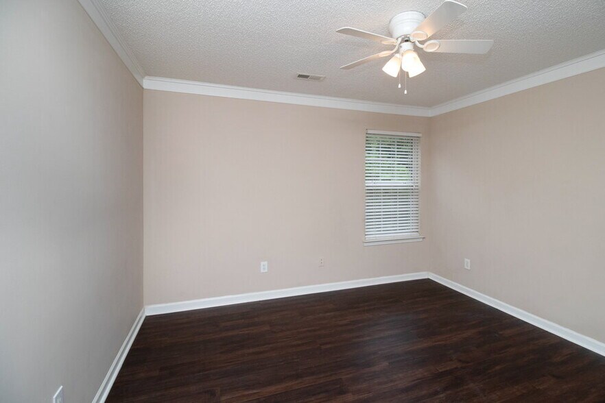 Building Photo - 8810 Laurel Run Dr