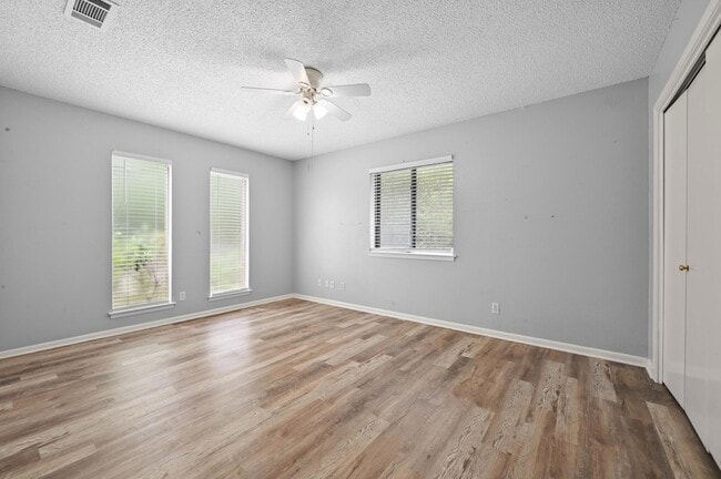 Building Photo - 8910 Little Walnut Pkwy
