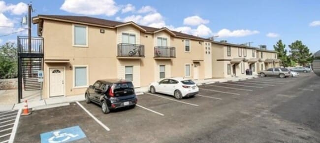 Building Photo - Center Way Apartments 2BDR - 1 BATH