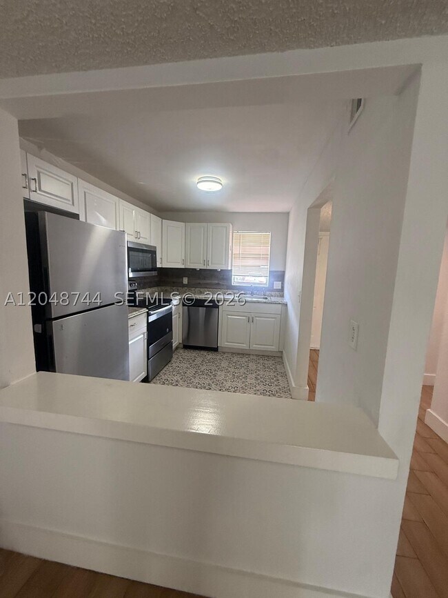 Building Photo - 6631 SW 41st Dr