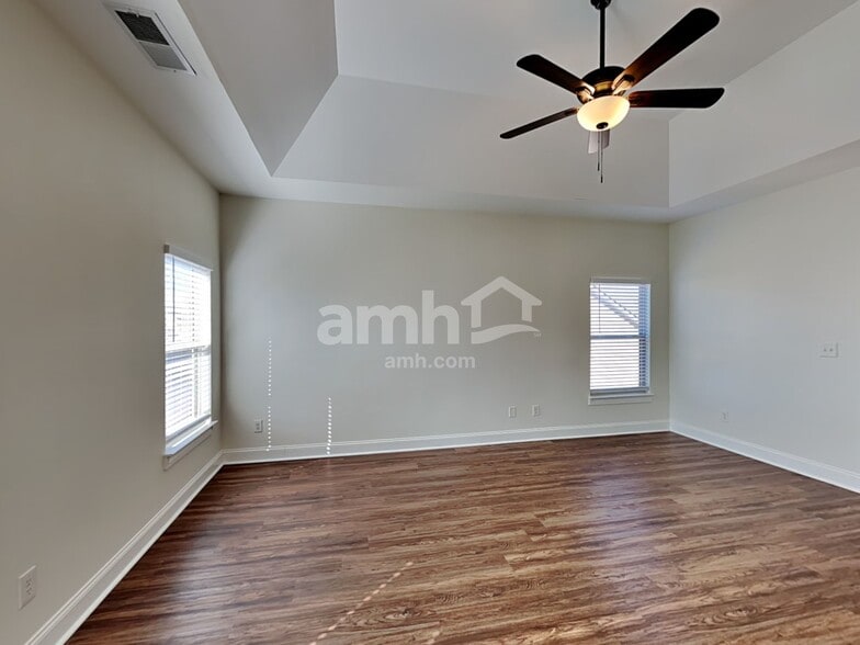 Building Photo - 5015 Rialto Way