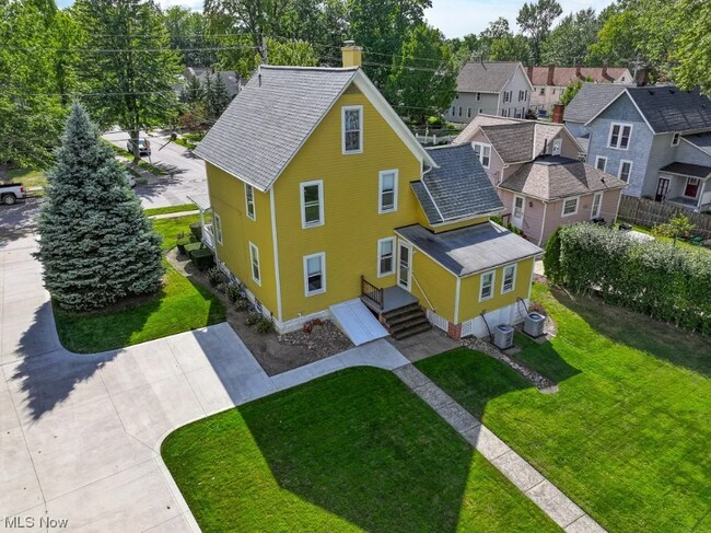 Building Photo - 38171 Wilson Ave